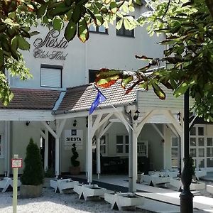 Siesta Club Apartman Harkany